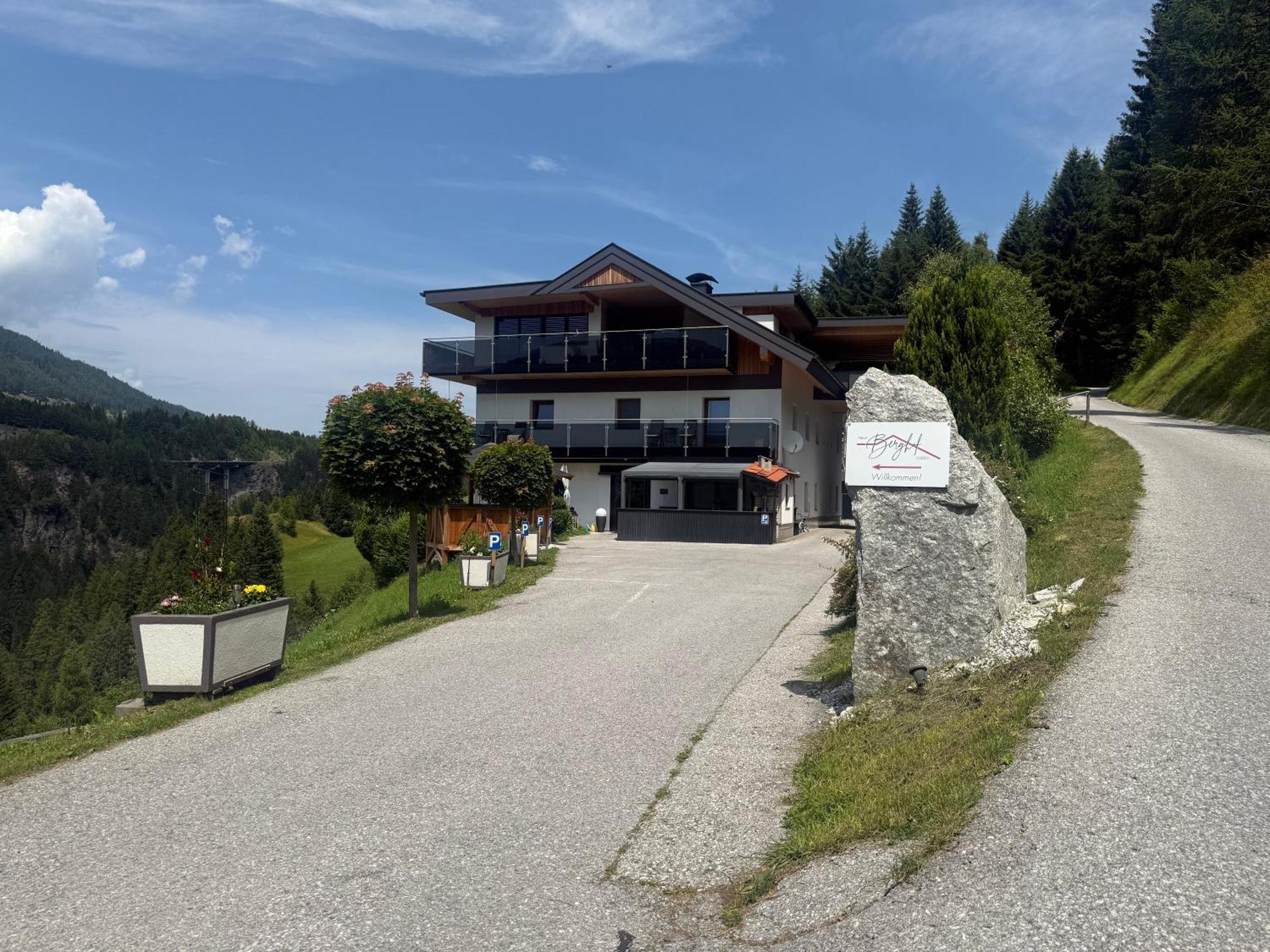 Haus Berghof Bed & Breakfast *
